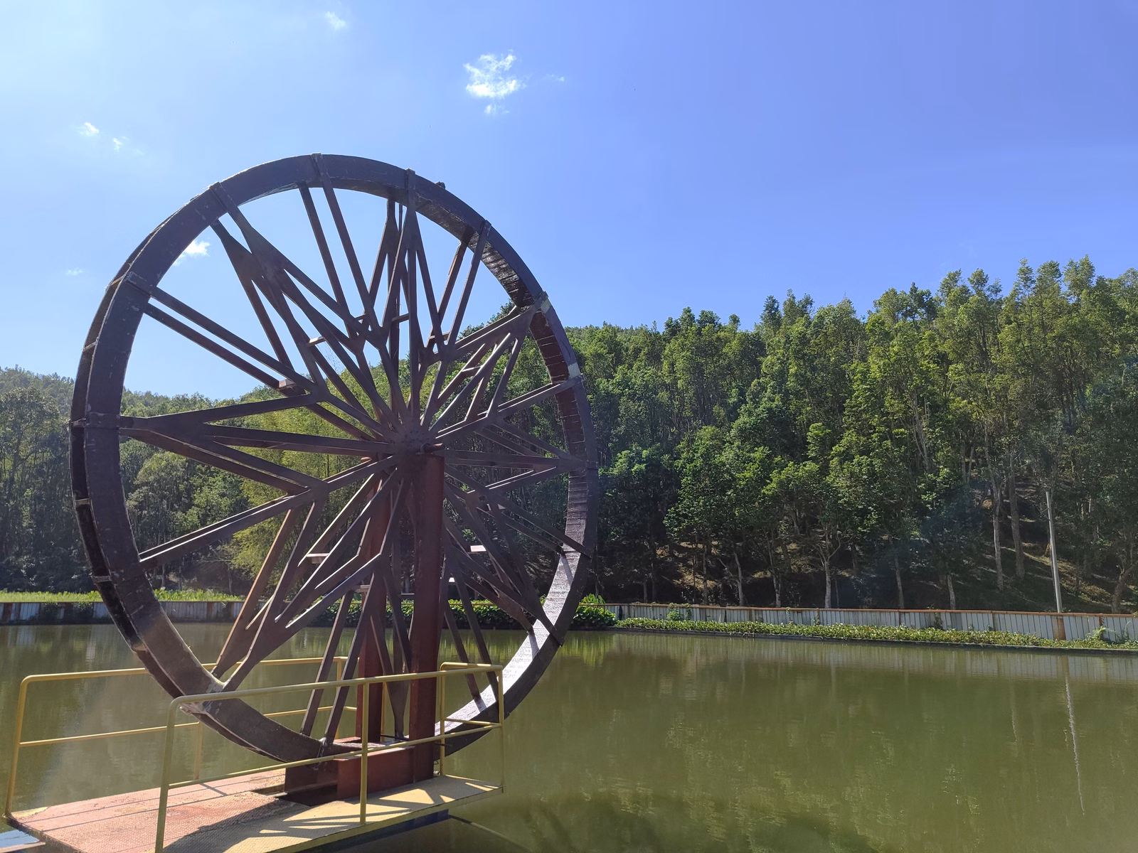 Hoga Gaharu Tea Valley - Image 1